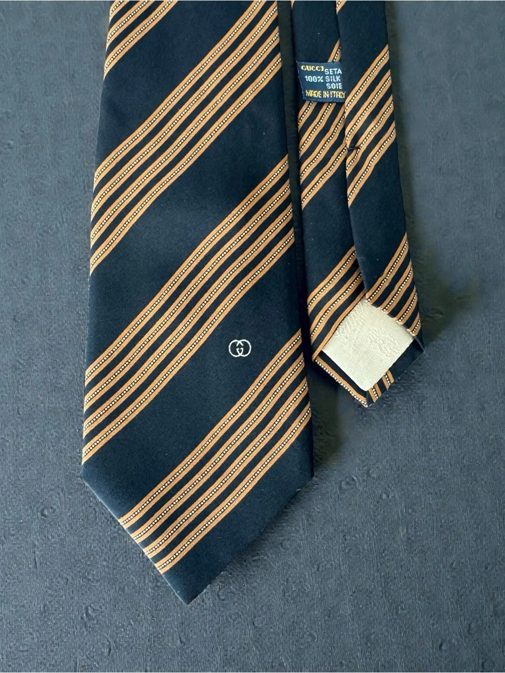 Vintage Gucci Mens Tie 100% Silk Made In Italy Classic Luxury GG Navy Blue Gold
